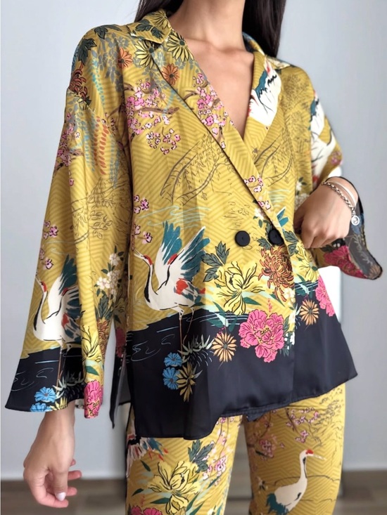 Zara Jackets & Blazers - ZARA Women’s Satin Kimono Blazer Golden Floral Crane Print * No Belt *  EUC XL